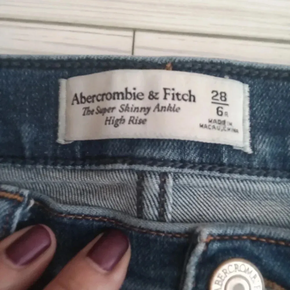 Abercrombie & Fitch The super skinny ankle High Rise women's 28 - Image 4