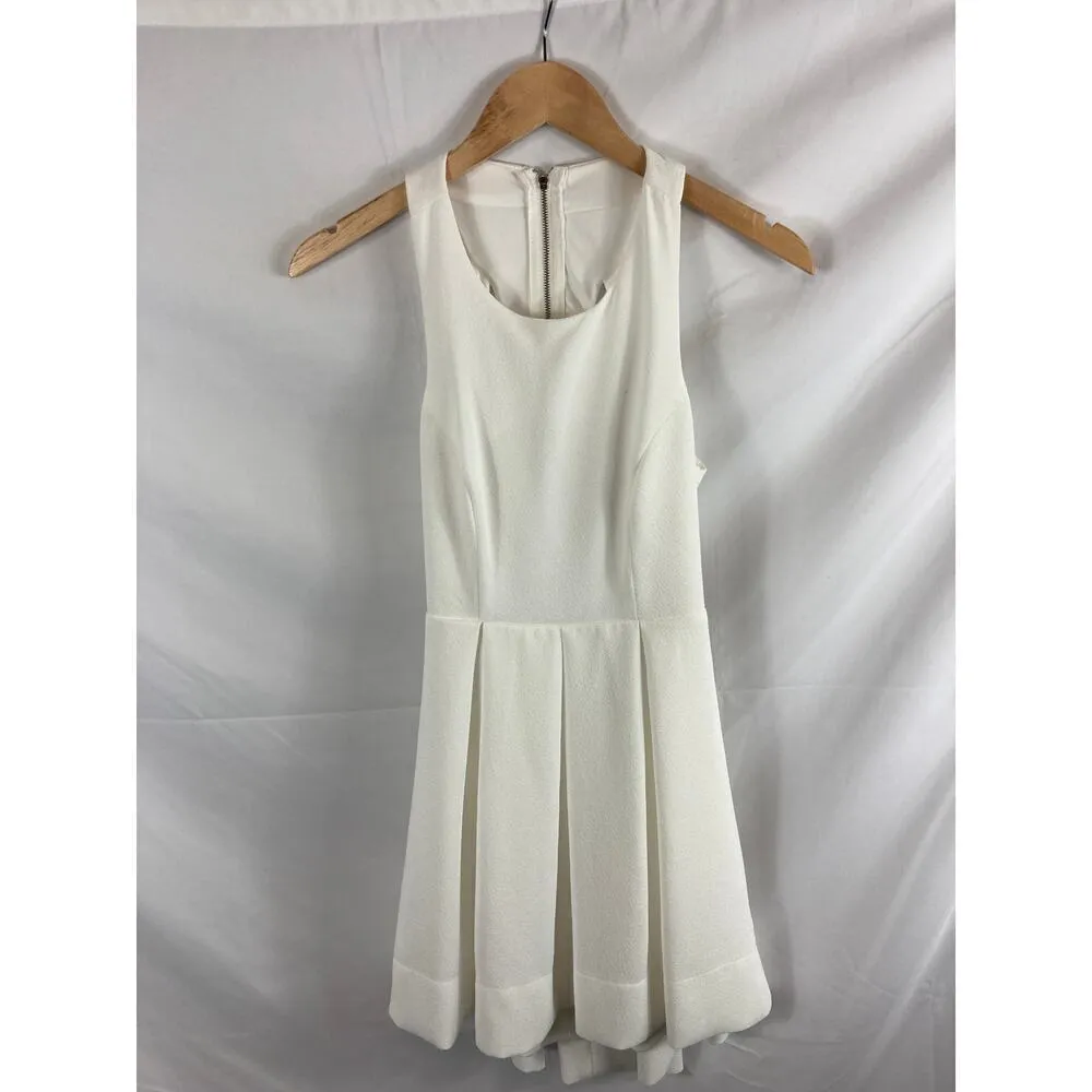 Lulus pleated a-line fit and flare skater dress Size Small - Image 4