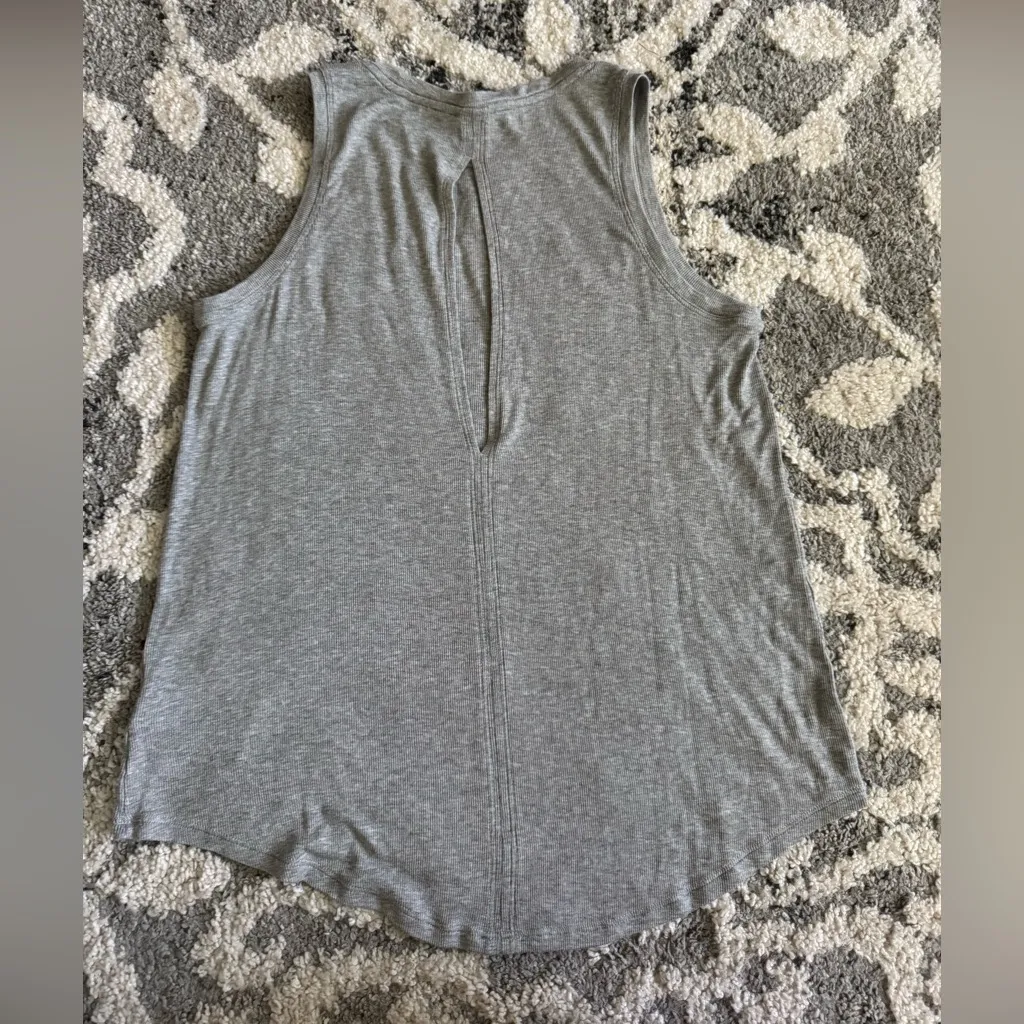Athleta Ribbed Grey Tank Top with Keyhole Back🫧 - Image 2