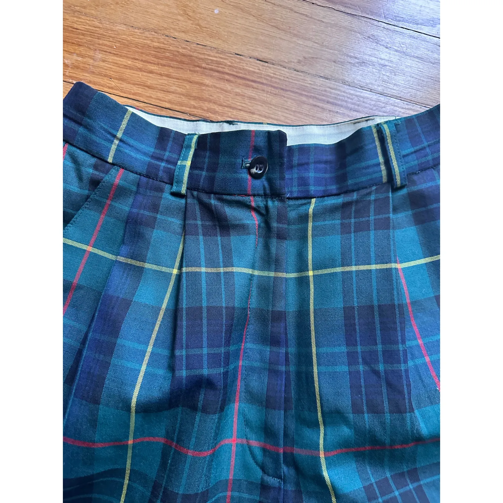 Folkner Green Plaid Pleated Cuffed Shorts – Classic Style Size 27 - Image 5