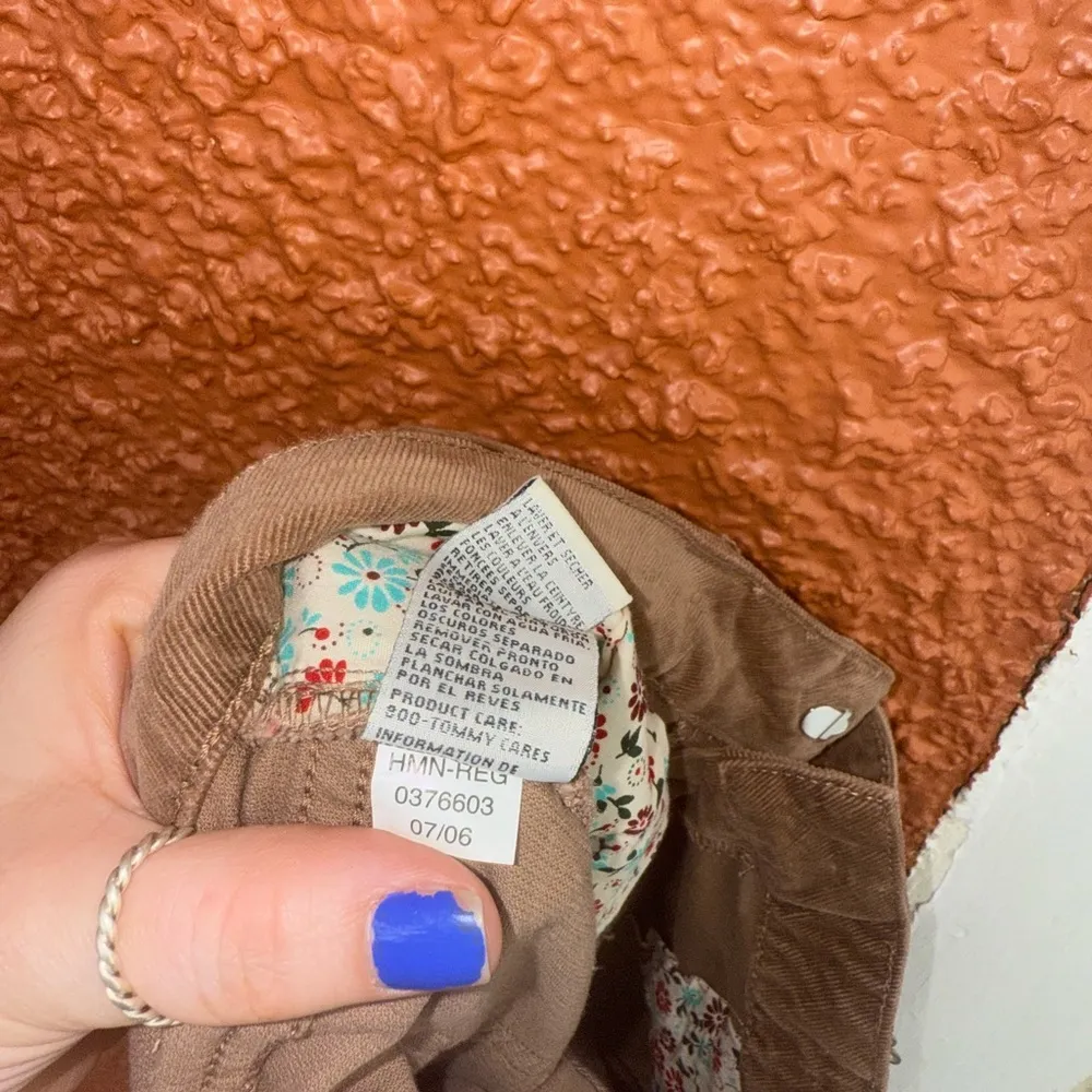 Tommy Hilfiger Corduroy Mini Skirt Belted Brown with Floral Design Size 2 Y2K - Image 10