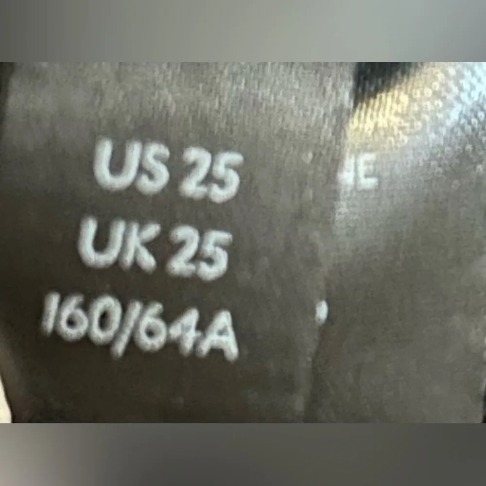 We The Free 25 black rip Jeans size 25 - Image 6