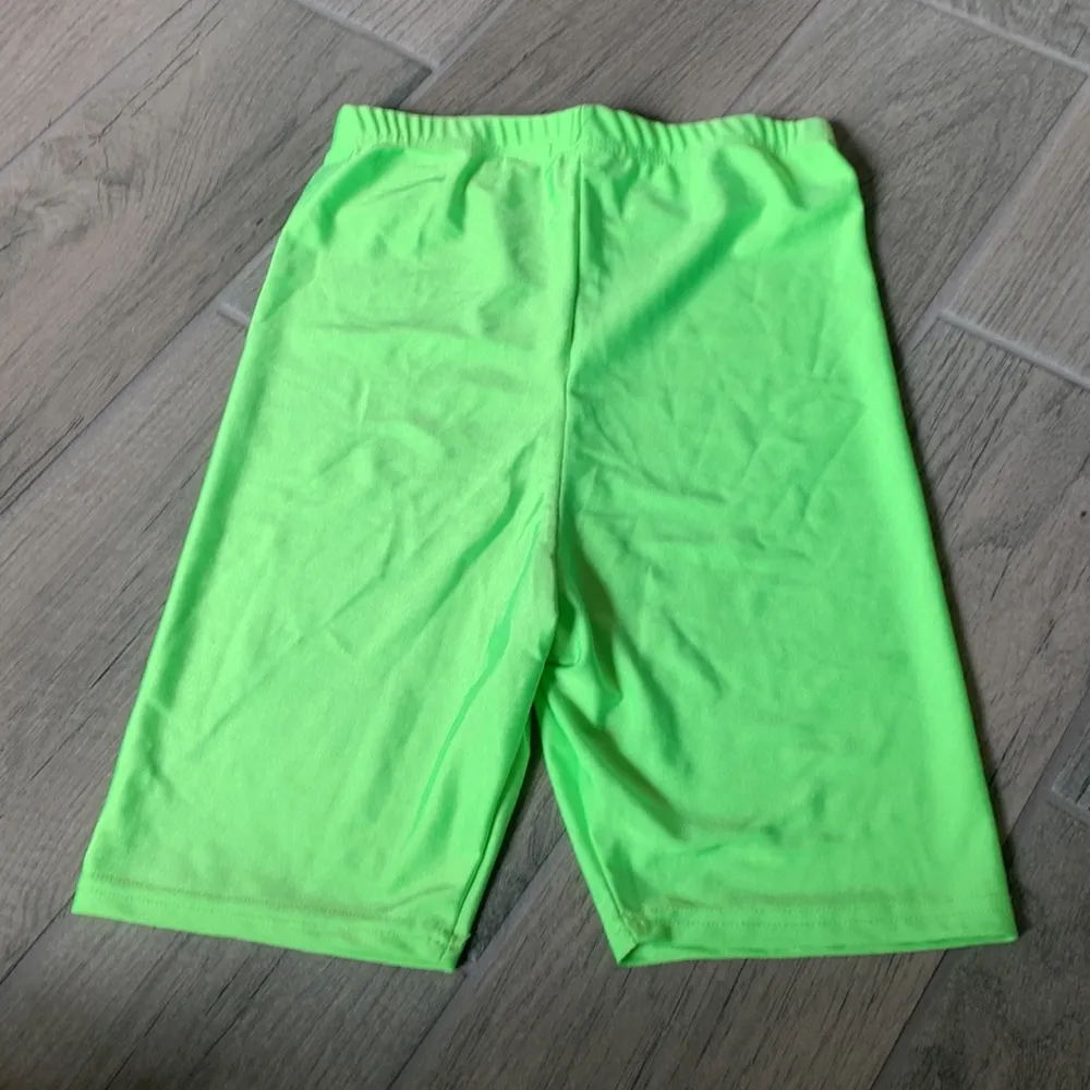 Pretty little thing lime green high waisted bike shorts - Image 4