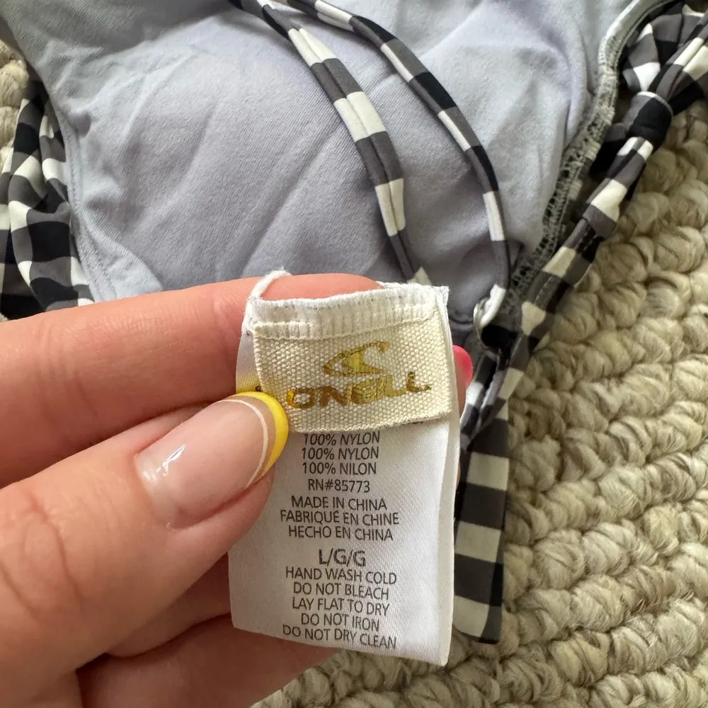 O'Neill Black and White Checkered Bikini Top Size L - Image 5