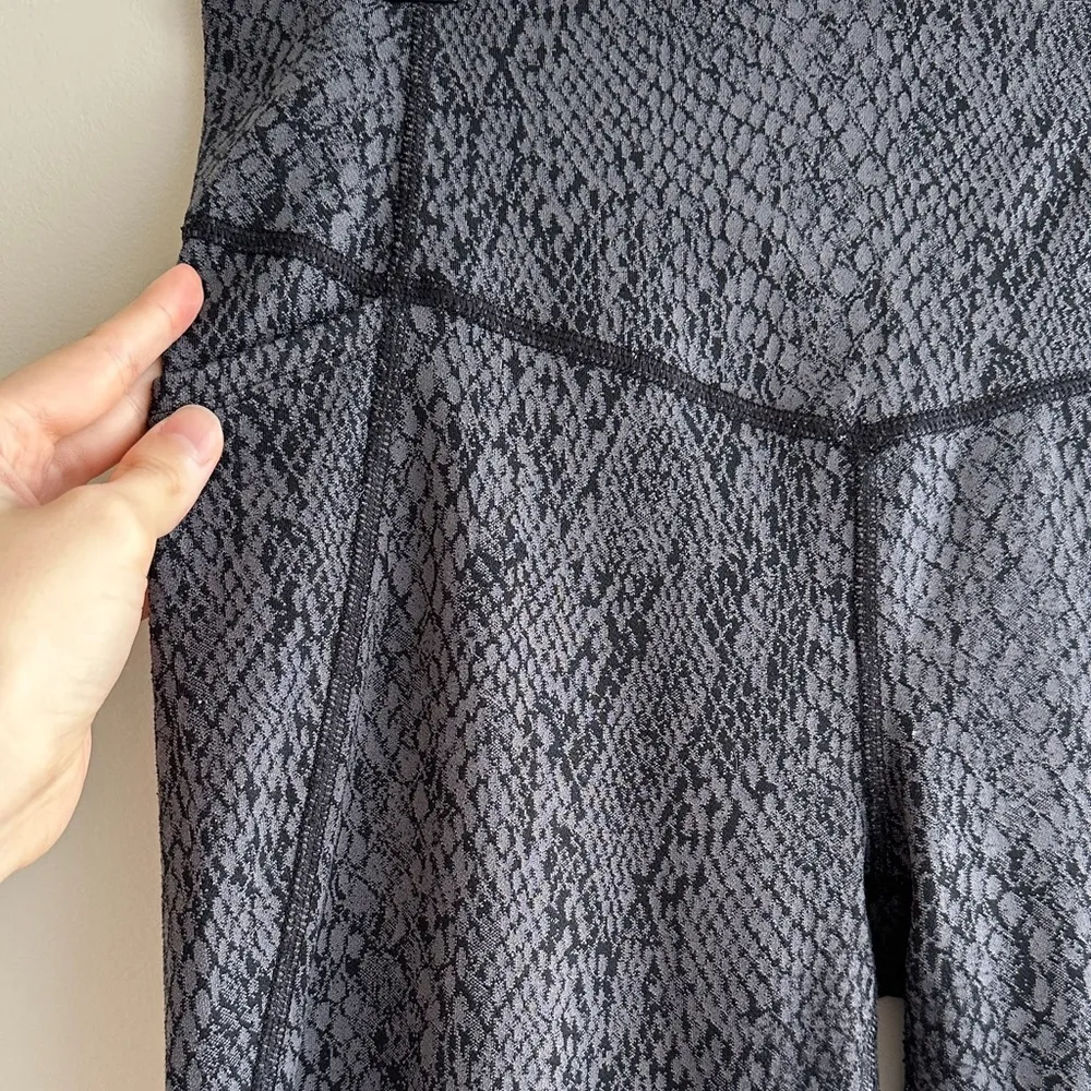 All In Motion Women's Snake Print Jacquard Leggings, Dark Grey, Size Medium - Image 11