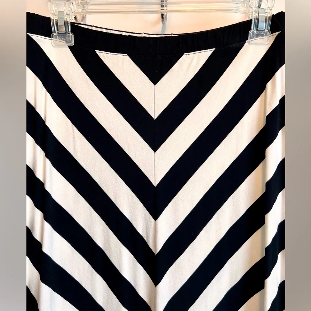White House Black Market Diagonal Stripe Skirt size small - Image 6