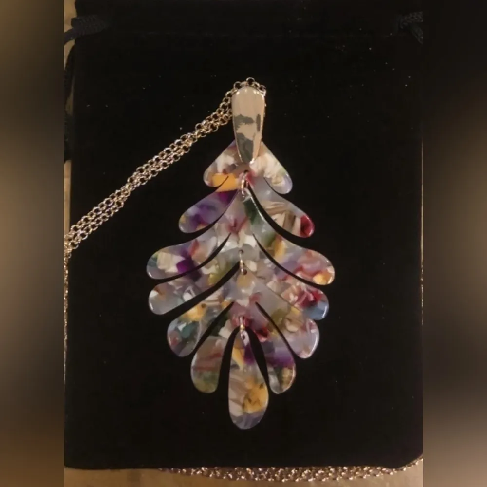 Leaf Shape Acrylic Necklace NWT Pink - Image 9