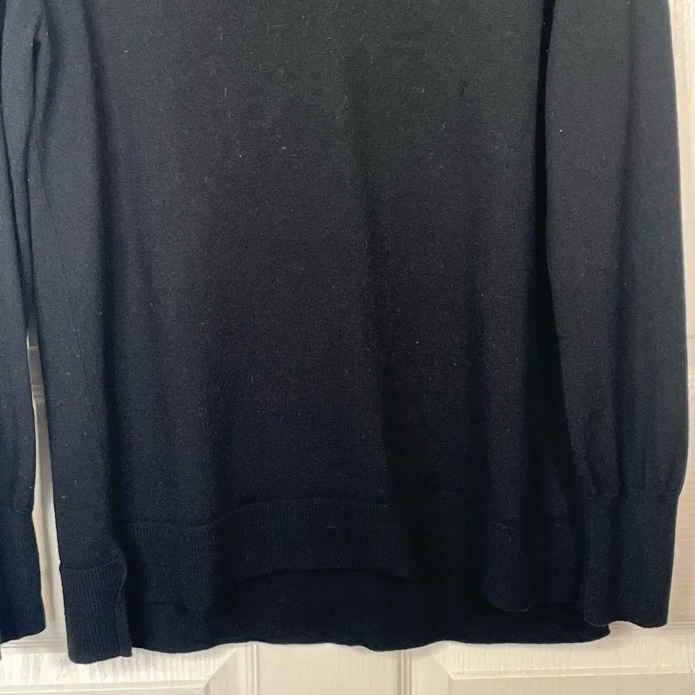 Banana Republic Sz L P Black Merino Wool Vneck Sweater - Image 3