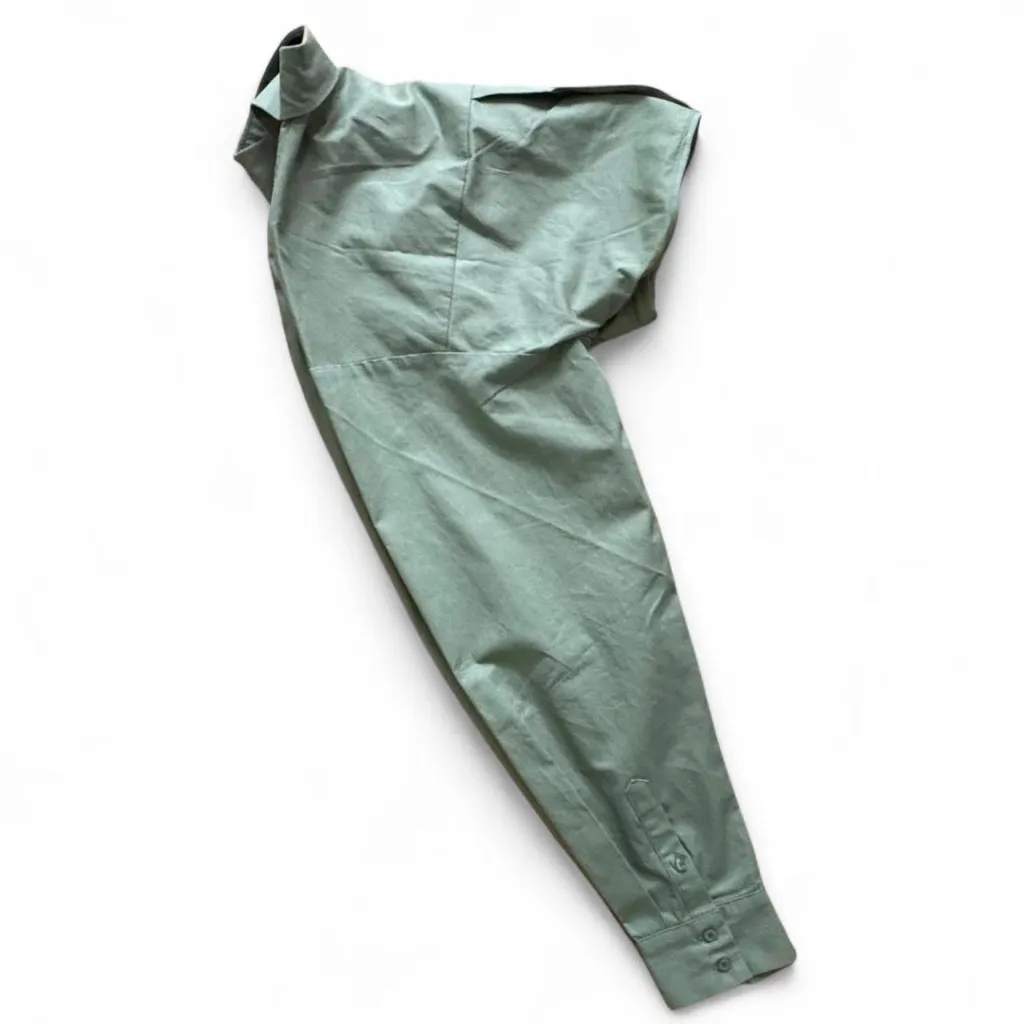 lioness cropped button down shirt in olive green - Image 7