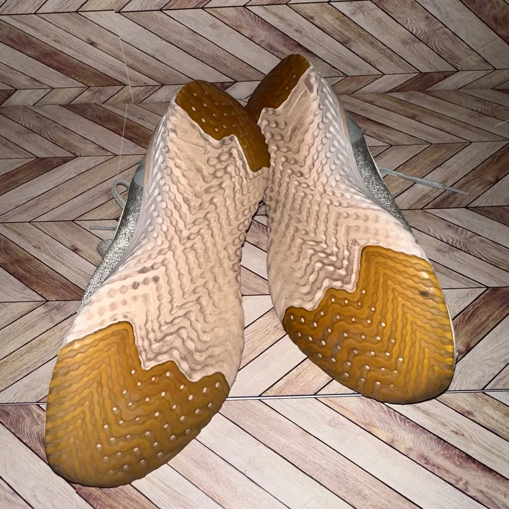 Women’s Nike Epic React Running Workout Shoes Size 7 - Image 5