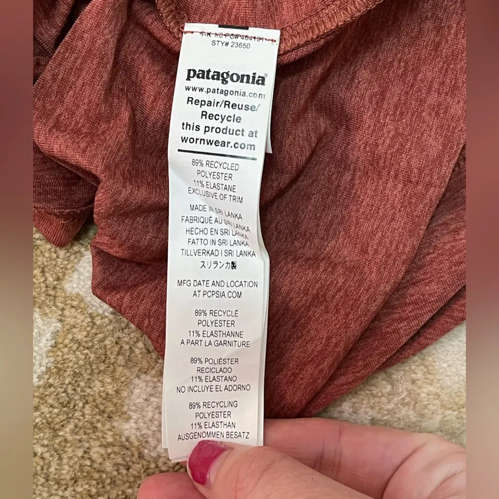 Patagonia women’s size small brick orange longsleeve pullover - Image 8