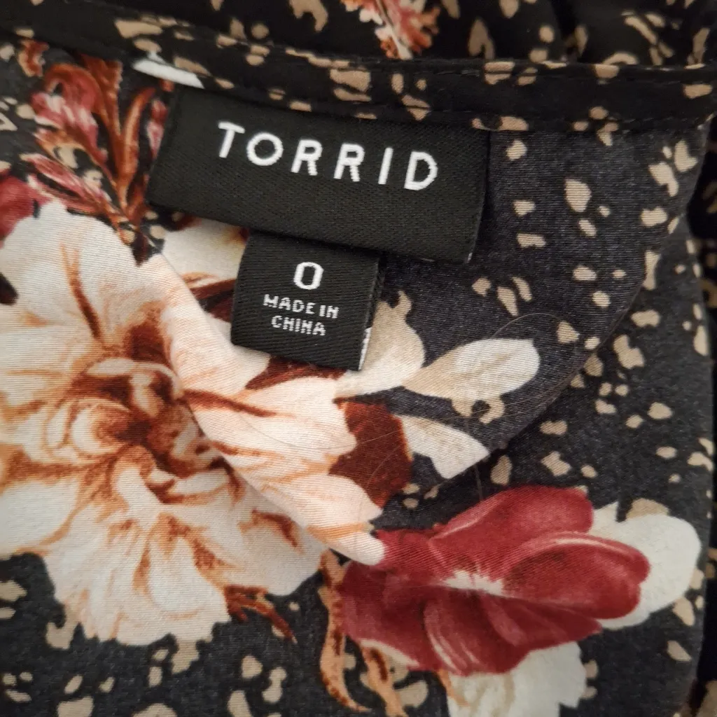 Torrid Sz 0 Floral V-Neck Women's Top - Image 12