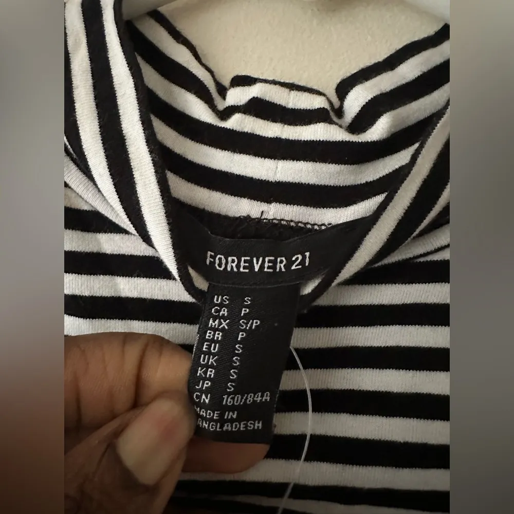 Forever 21 Black & White Striped Long Sleeve Crop Top Goth Punk Grunge Sz S NWT - Image 5