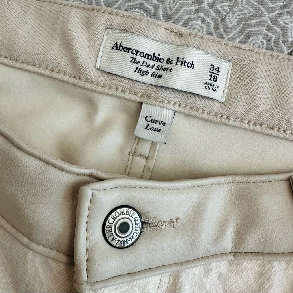 NEW! Abercrombie & Fitch Curve Love High Rise Dad Shorts Vegan Leather Size 18 - Image 5