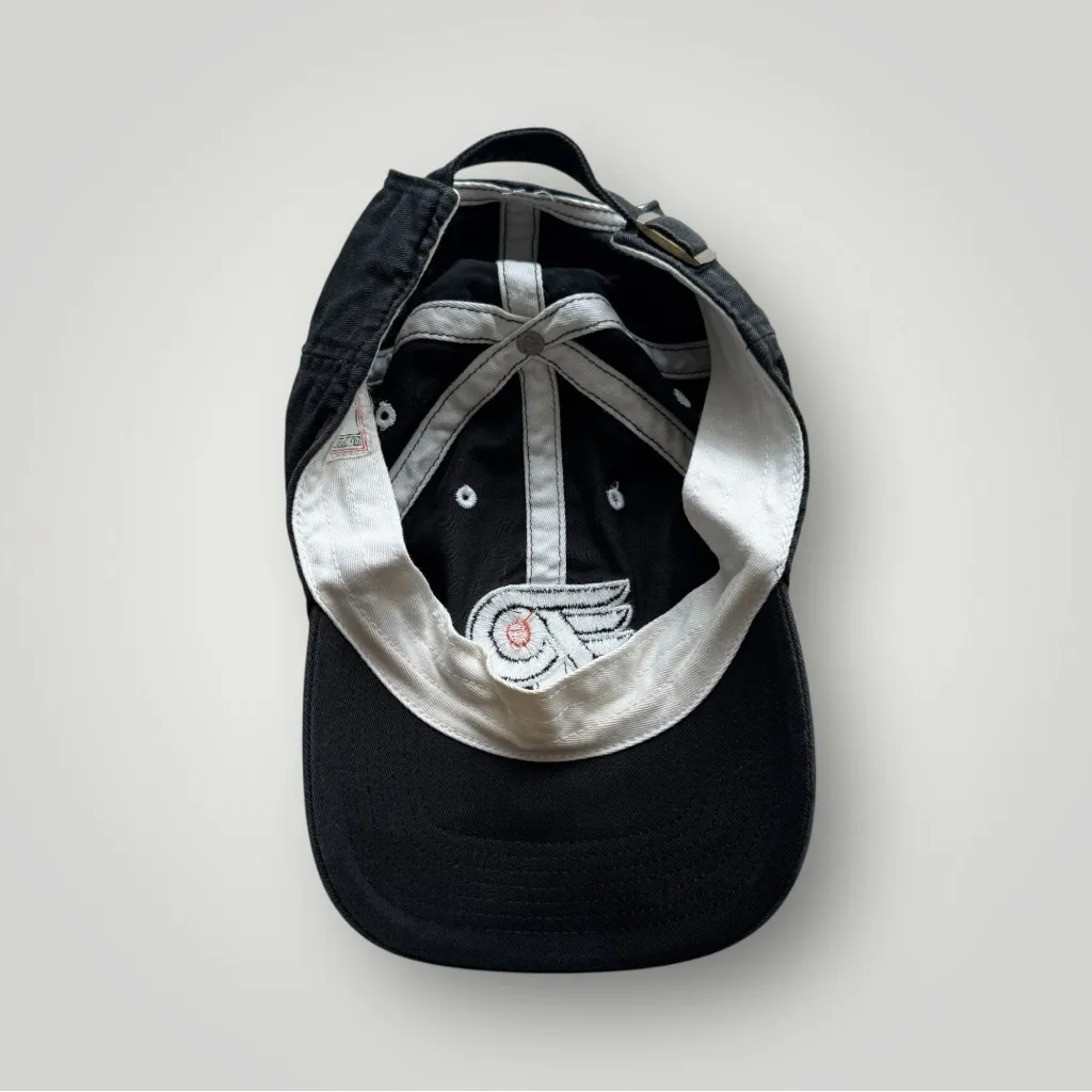 Vintage Y2K Black Distressed Philadelphia Flyers NHL Hockey Cap Embroidered Logo - Image 4