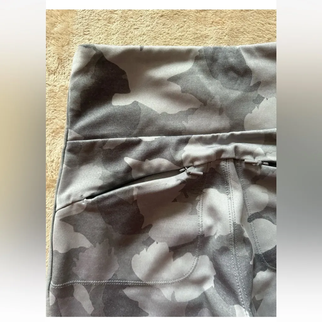 Athleta All In Camo 7/8 Tight, Cobblestone Grey Heather‎ Camouflage Size XSmall - Image 8
