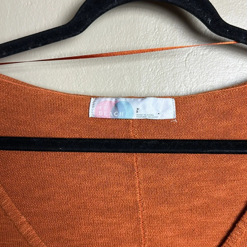 FREE PEOPLE Beach Linen Blend  Vneck Side slits Hgh/Low Hem Large Burnt Orange - Image 2