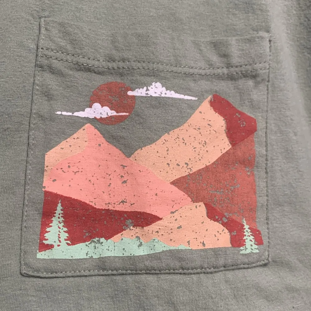 Women’s Yellowstone Park Cropped Graphic Pocket T - Image 3