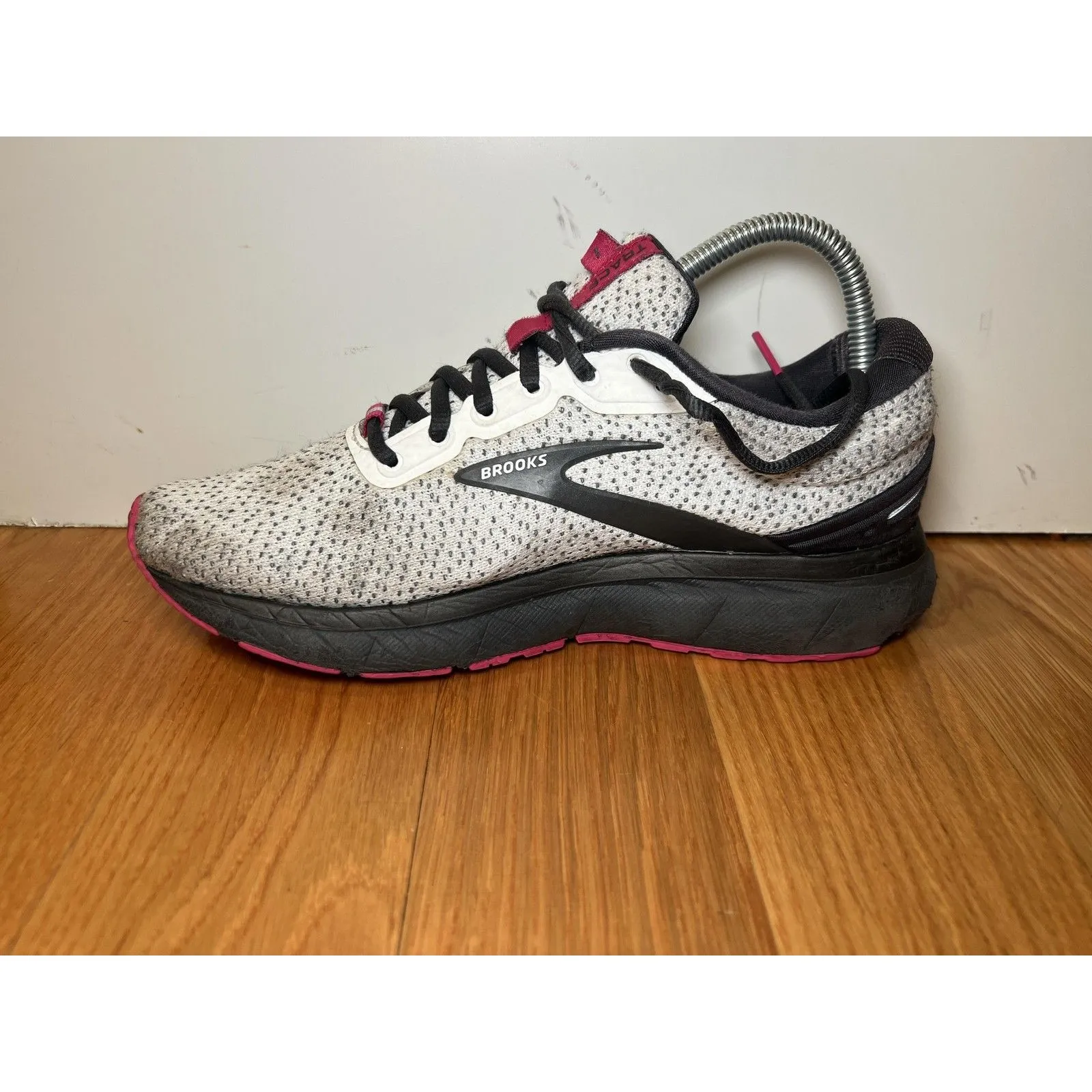 Brooks Shoes Womens Size 8 Gray Pink Mesh Athletic Running Sneakers 1203511B057 - Image 4