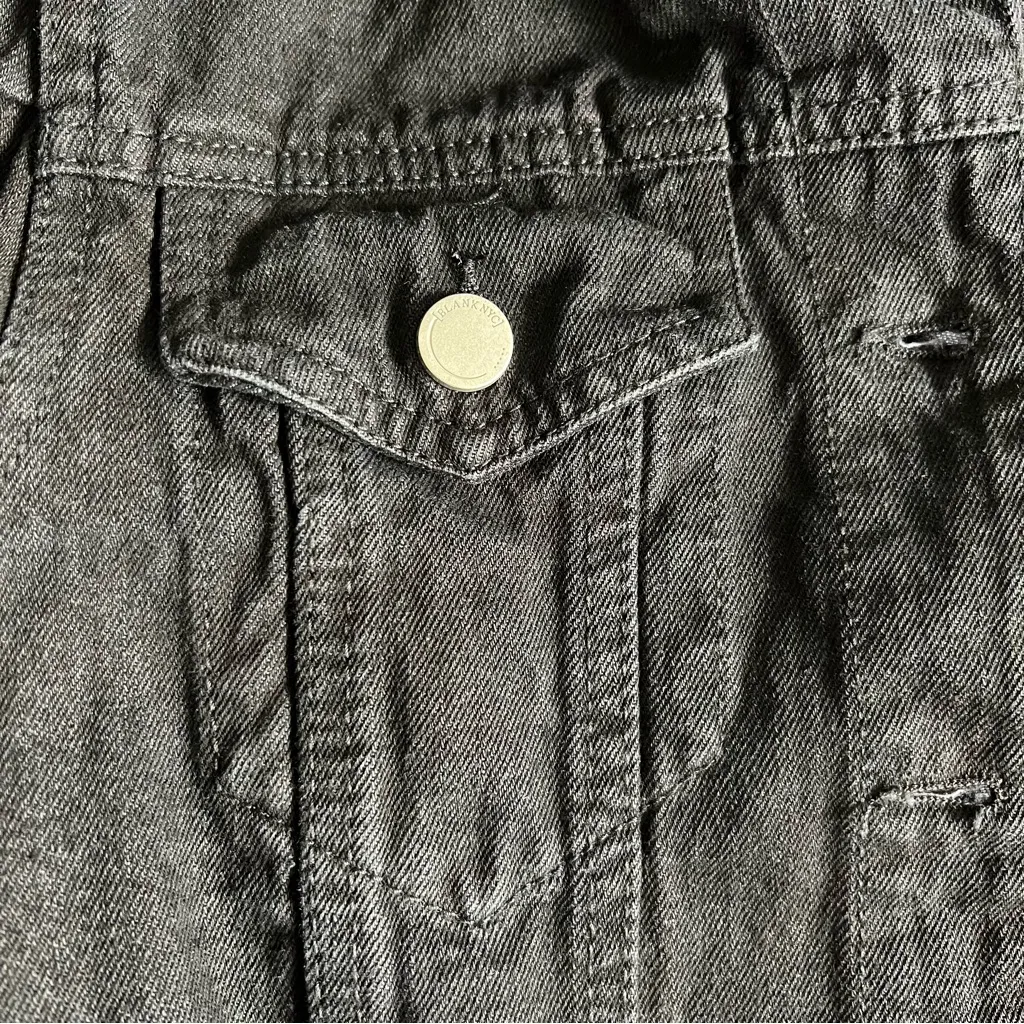 BLANKNYC Black Denim Trucker Jean Jacket Button Front Raw Cut Puff Sleeve Small - Image 7