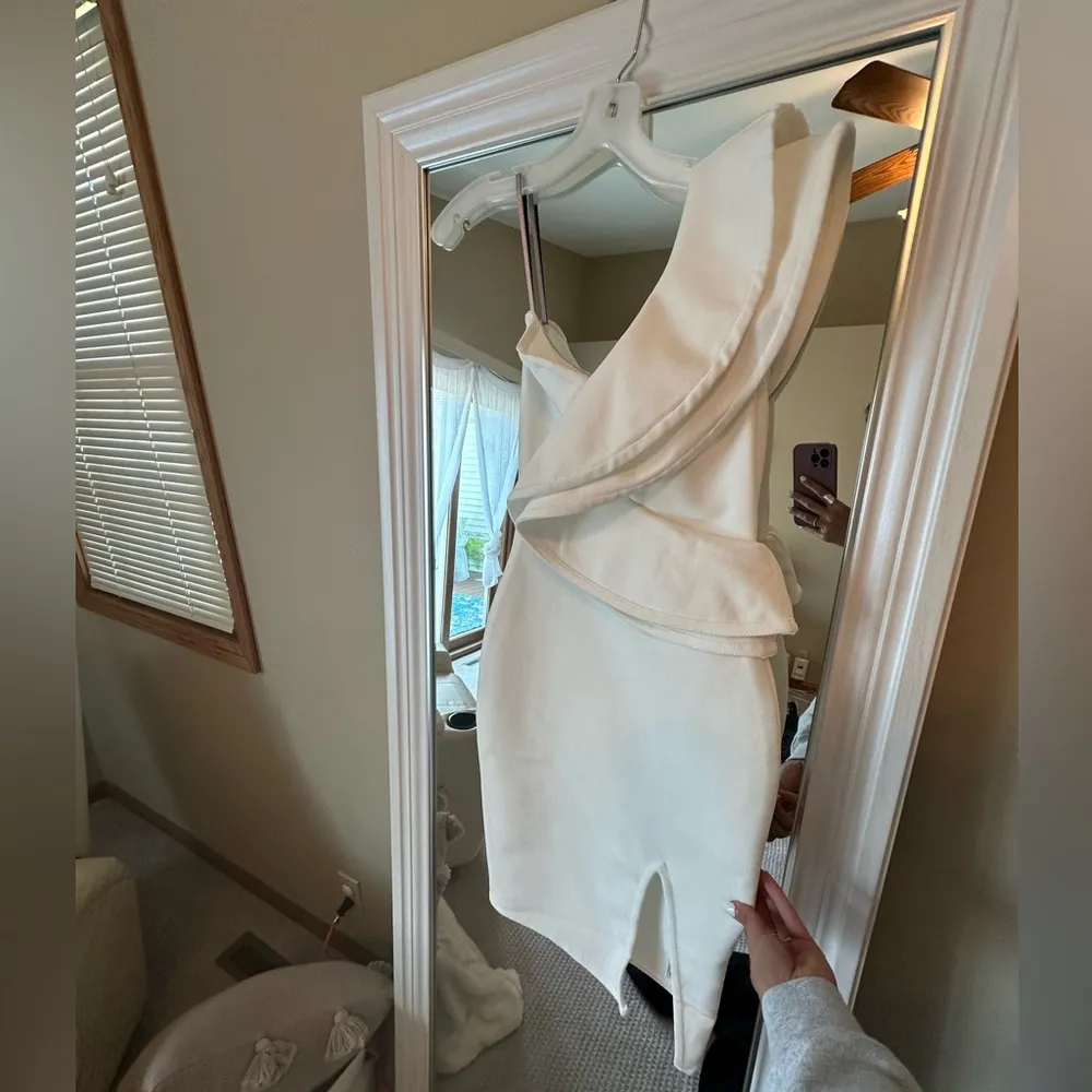 NWOT One shoulder Ruffle Bodycon Dress - Image 3