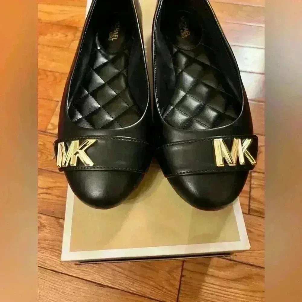 Michael Kors Brand new with box Jilly Ballet size 6 - Image 14