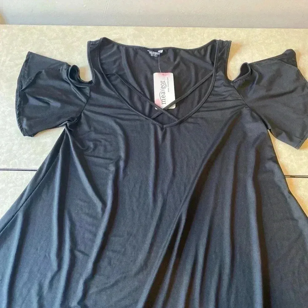 Stretchy Women’s‎ Black Cold Shoulder Criss Cross Straps Flowing Shirt XL to 1X - Image 9