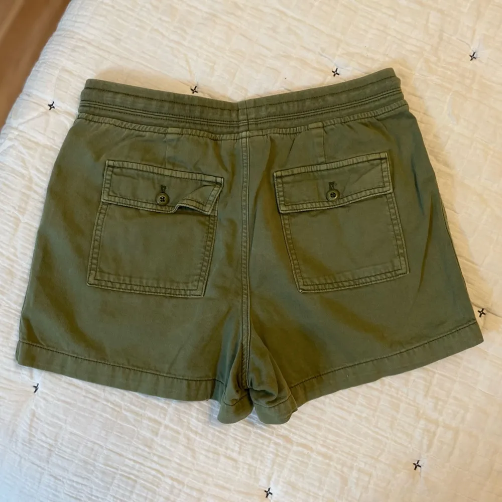 GAP High Rise Utility Style Pull On Tie Waist Cargo Shorts in Olive Green Size S - Image 4