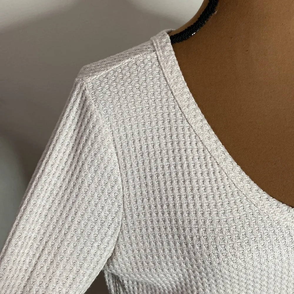Paper Crane thermal waffle knit scoop neck peplum top in pale cream lilac size S - Image 7