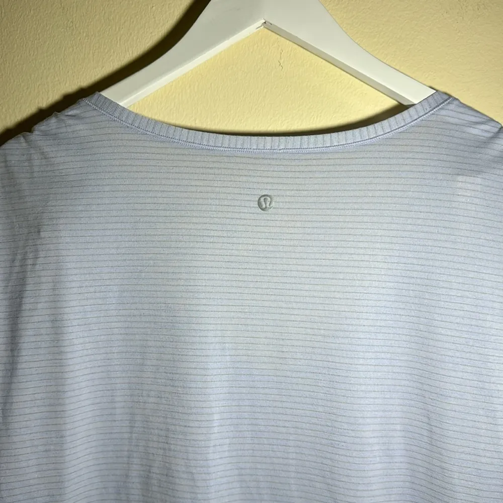V neck with cut off sleeves - Image 2