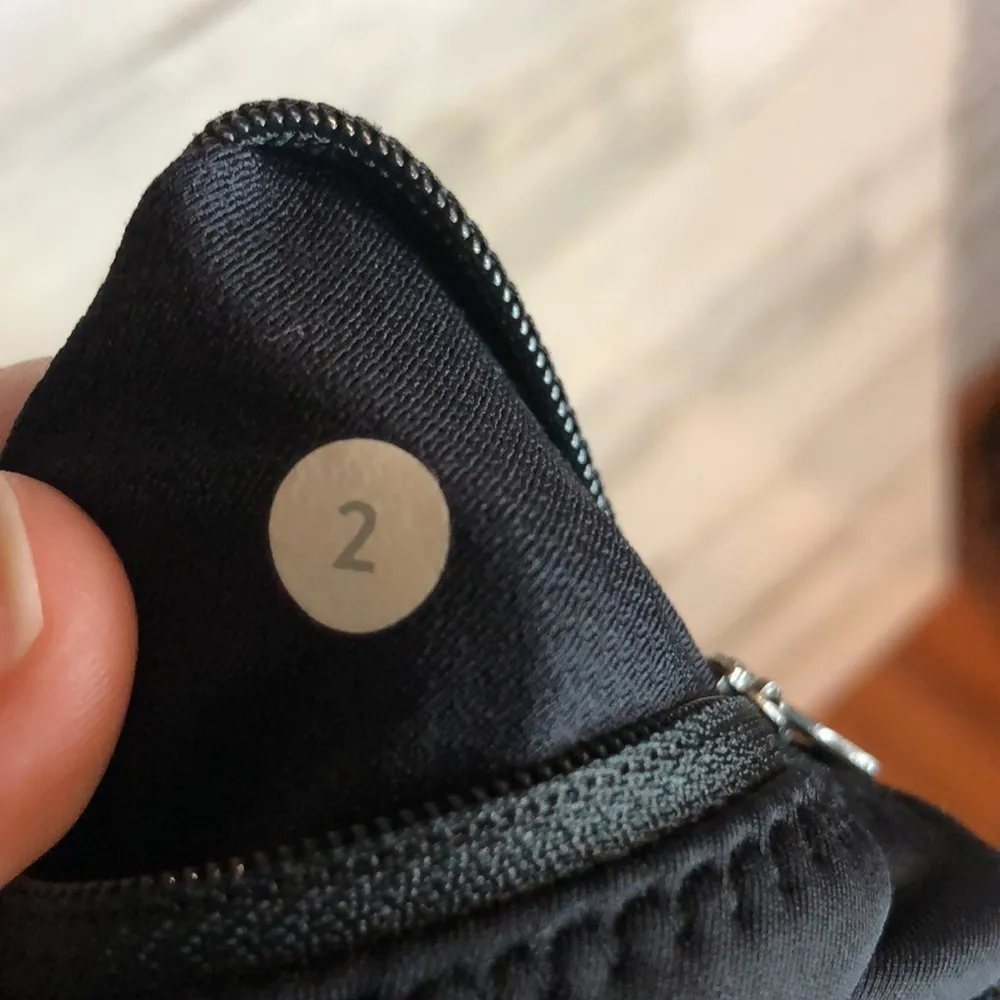 Lululemon Athletica black Capri ankle leggings size 2 gym work out legging​​ - Image 9