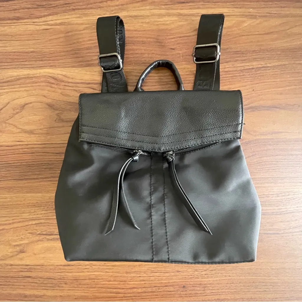 Botkier  Backpack - Image 3