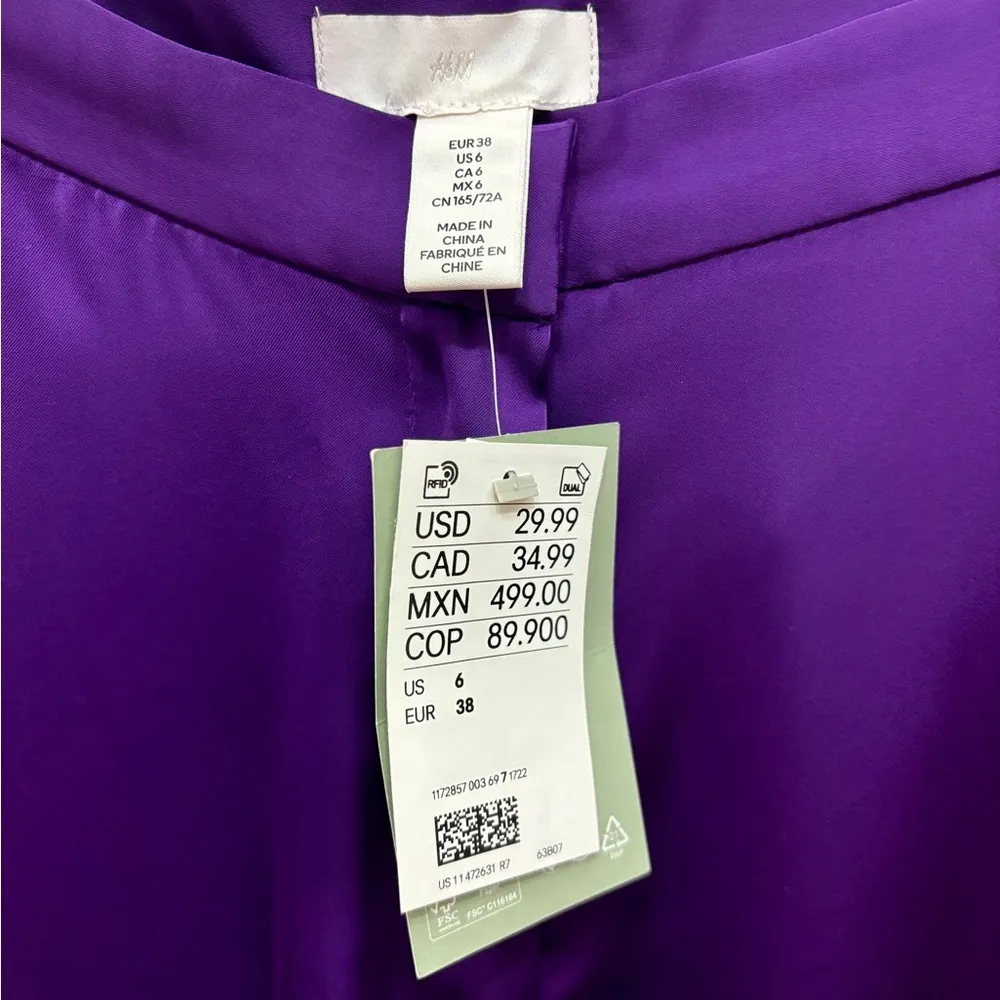 NWT, H&M bright purple satin like trousers sz 6 with slits on the side of legs. - Image 2