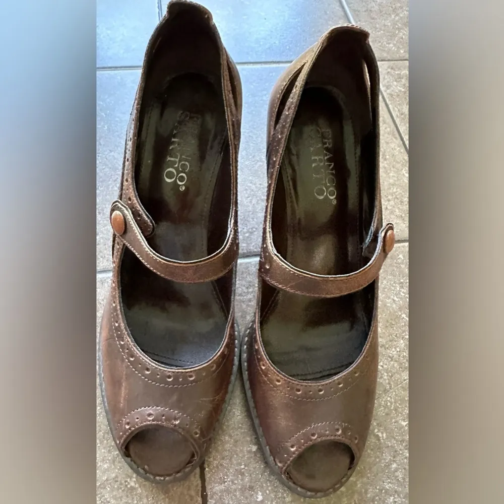 Franco Sarto Dark Brown Leather Pep Toe Wedge Shoe & Non Adjustable Trap… - Image 5