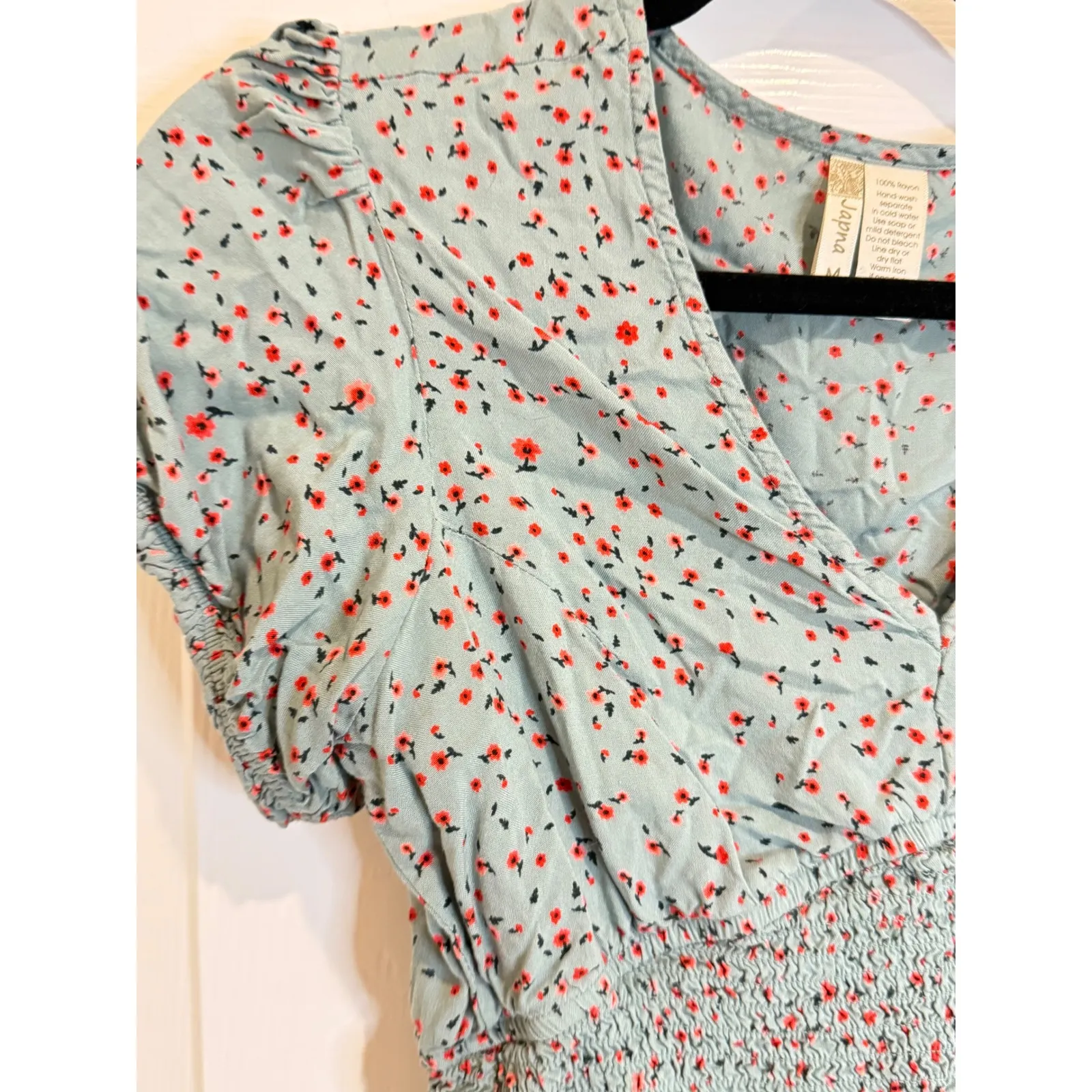 Japna‎ Floral Smocked Crop Top V-Neck Short Sleeve Blouse Light Blue M - Image 2