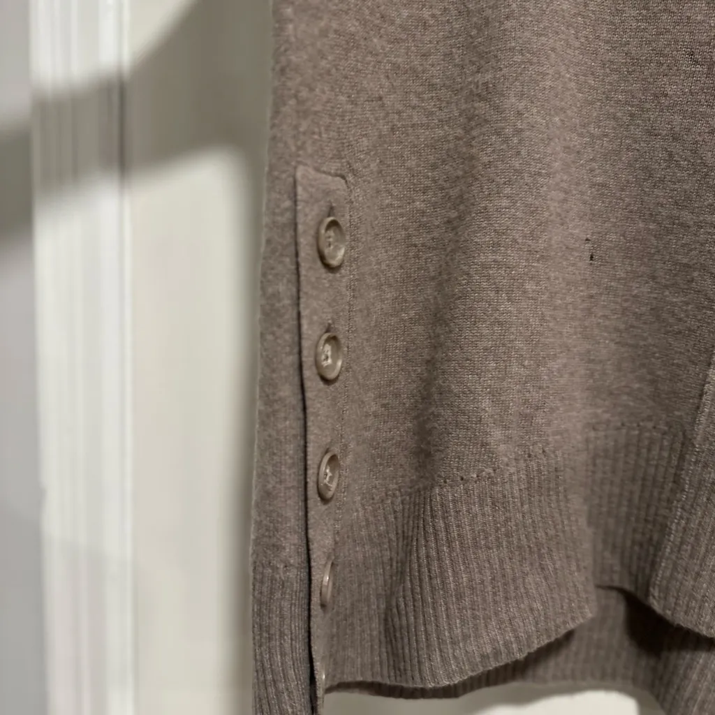 Max Studio Sz: M cowl neck Taupe 2Ply Cashmere Sweater Button Detail 3/4 Sleeve. - Image 10