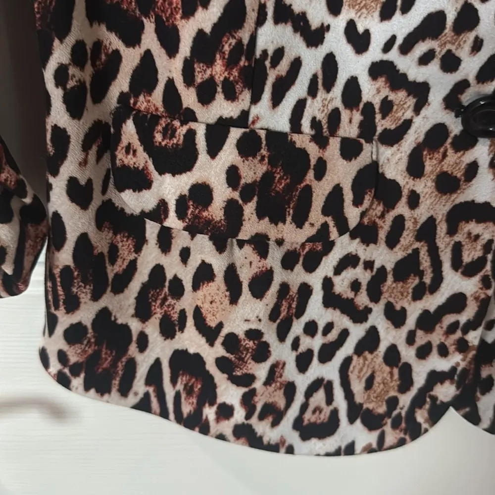 Leopard Print Women's Jacket crescent, and Willow size medium Brown - Image 3