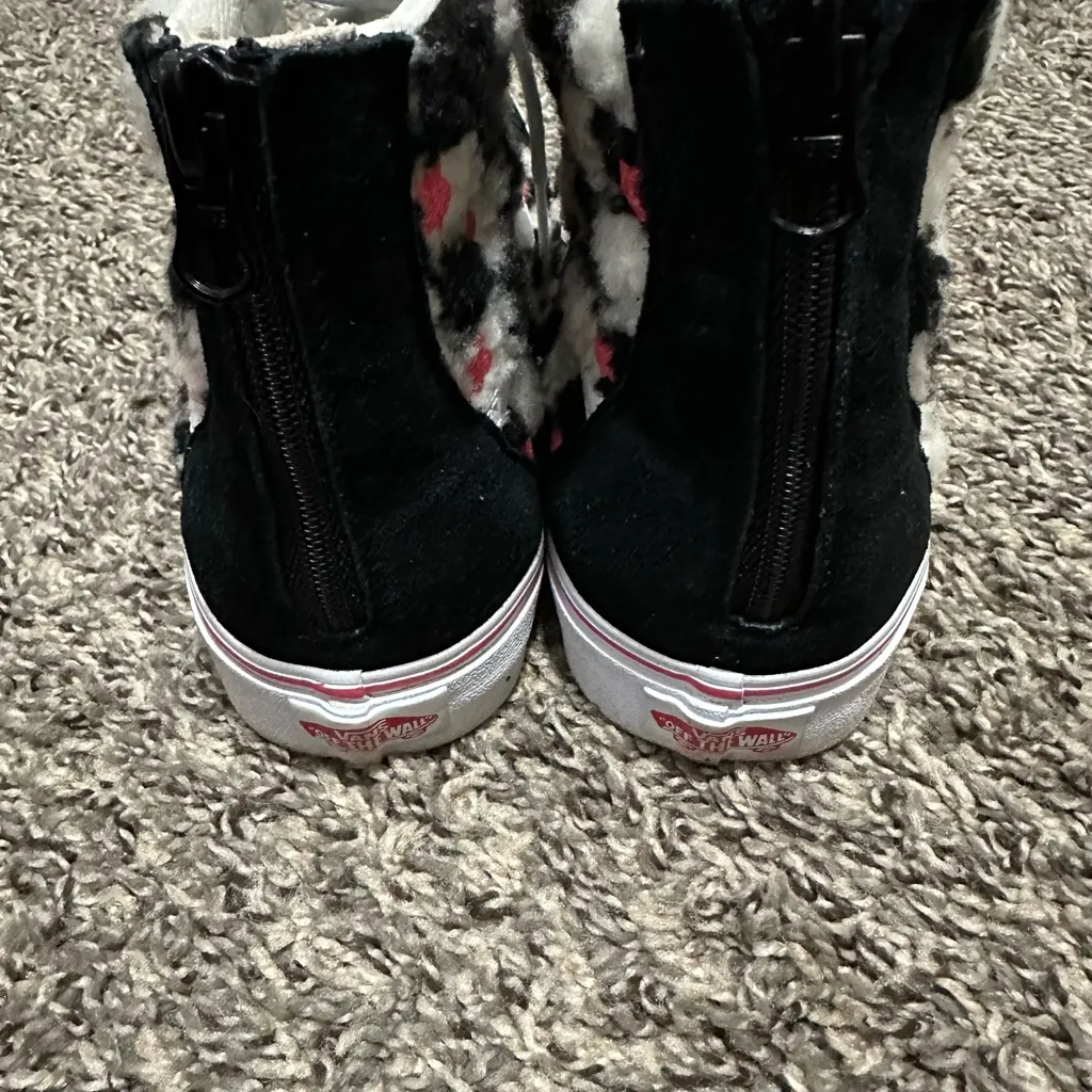 Vans High-Top Sneakers with Black and White Pattern - Image 6