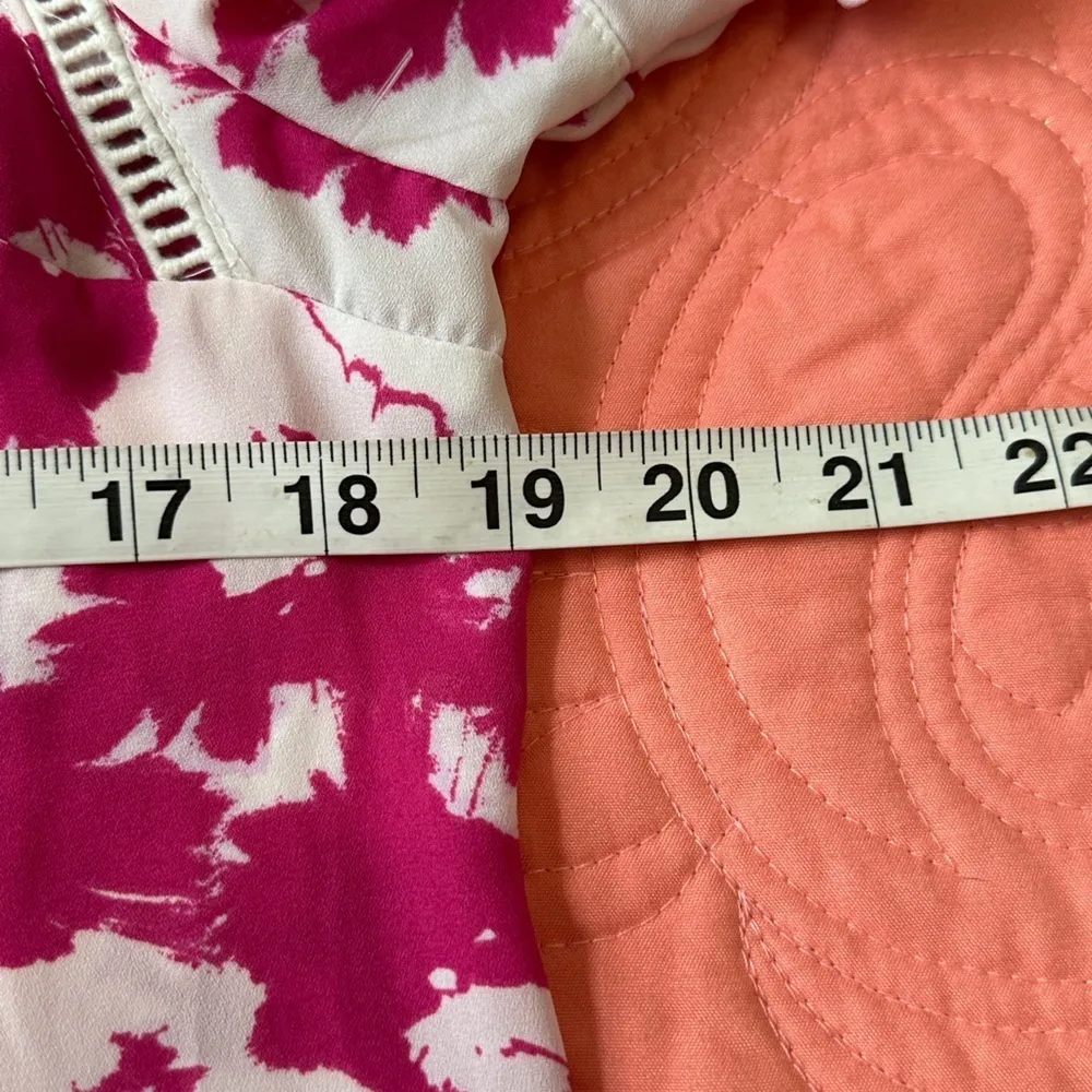 BANANA REPUBLIC Women's Pink & White Floral Short Sleeve Blouse Petite Small - Image 8