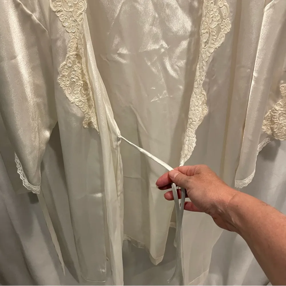 Victoria’s Secret creamy silky sequin pearl short robe with sash - Image 3