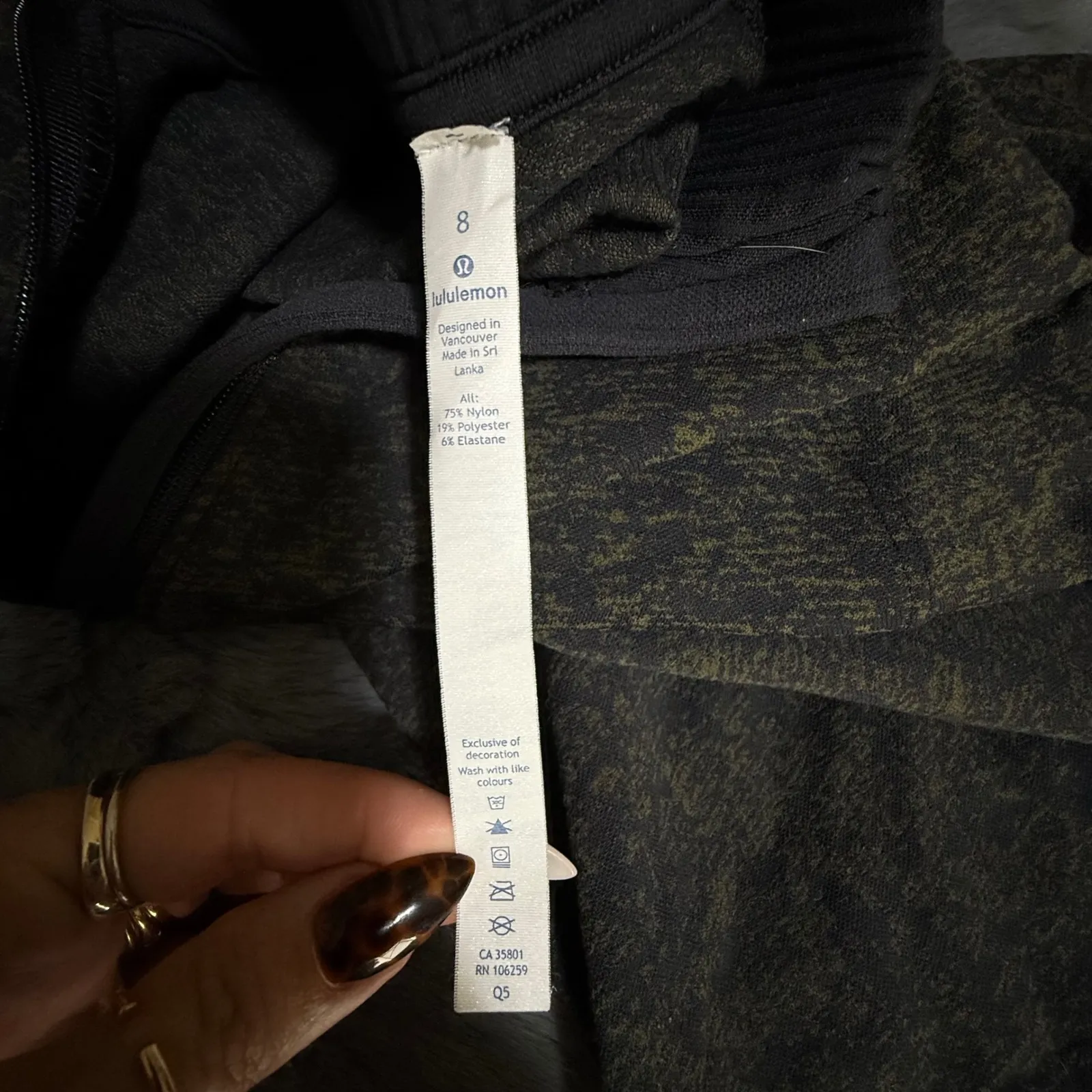 Lululemon Rest Less Black Green Half Zip Pullover Top Sz 8 Active Running Layers - Image 2