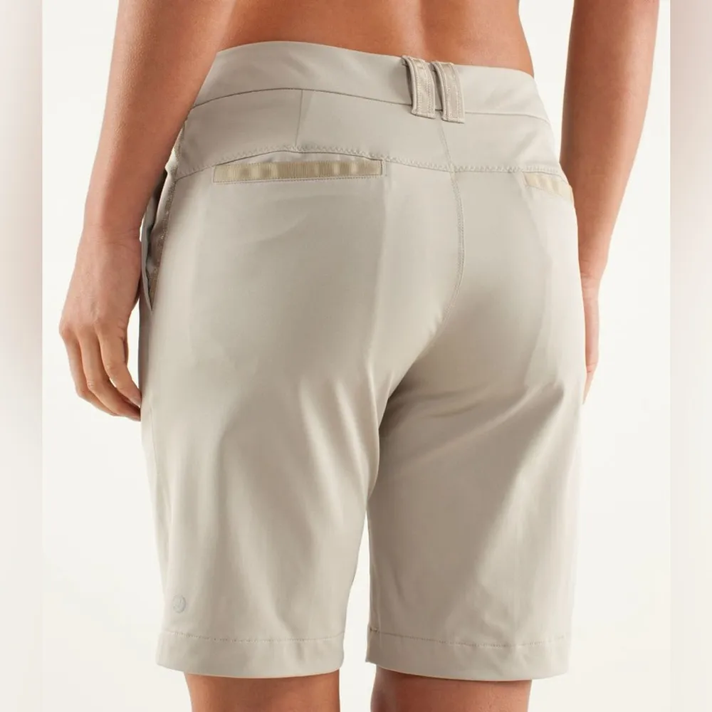 Lululemon Women’s Club golf Short size 4 in Mojave Tan W7796S Bermuda 9” inseam - Image 3