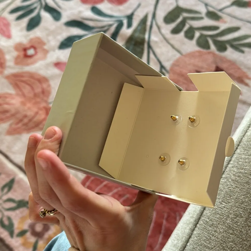 Panacea 2 Set Mama “Ma” Diamond Stud Earrings Gold - Image 3