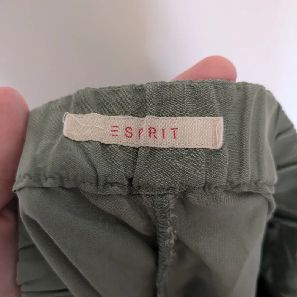 Esprit Pleated Shorts Green XS - Image 4