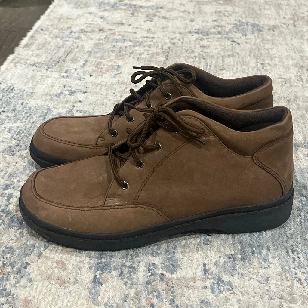 Women’s Easy Spirit Suede Shoes - Image 4