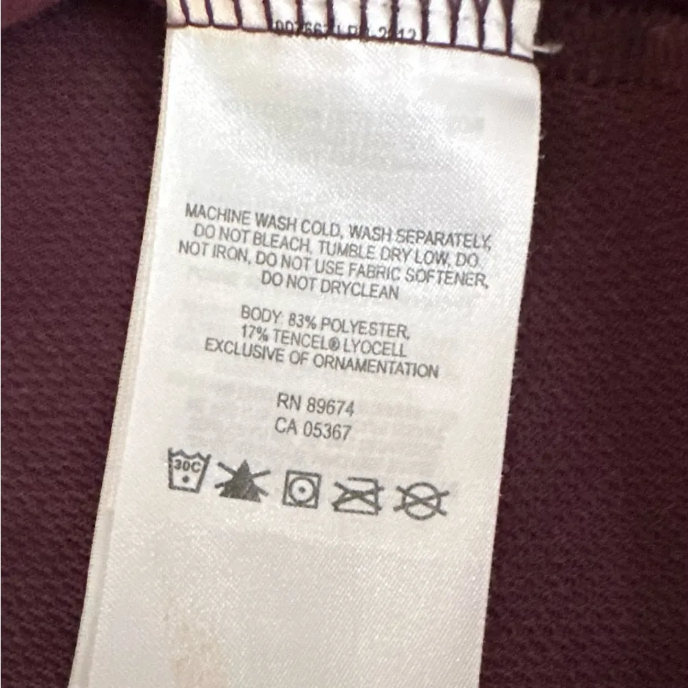 Mountain Hardwear Medium Maroon Long Sleeve Shirt with Thumb Holes - Image 7