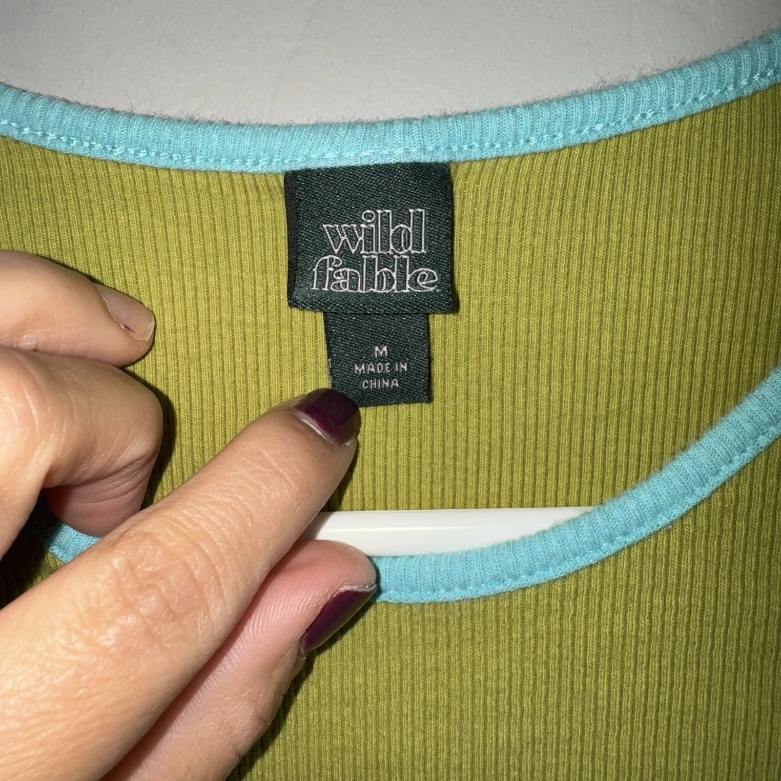 Wild Fable Woman’s Top Tee Sz M Lime Green Cut Outs Light Blue Trim Crop Ribbed - Image 3