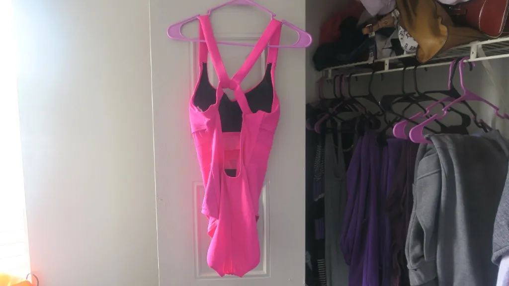 NIKE Mesh V-Back One Piece Swimsuit NESS9365 672 Size Medium in pink and white size medium. NWOT - Image 6