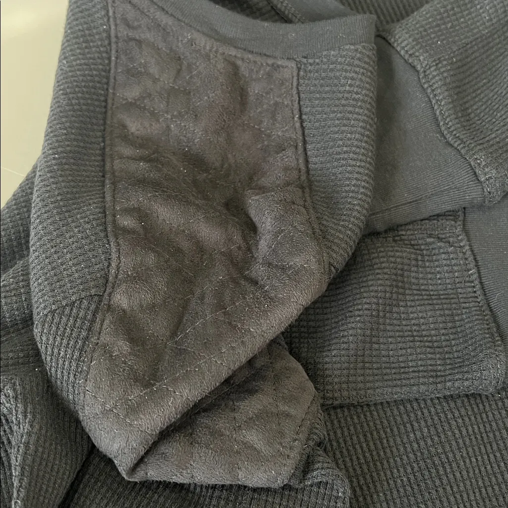 Guess Waffleknit Long Sleeve Shirt Quilted Shoulders Black Size Large - Image 9