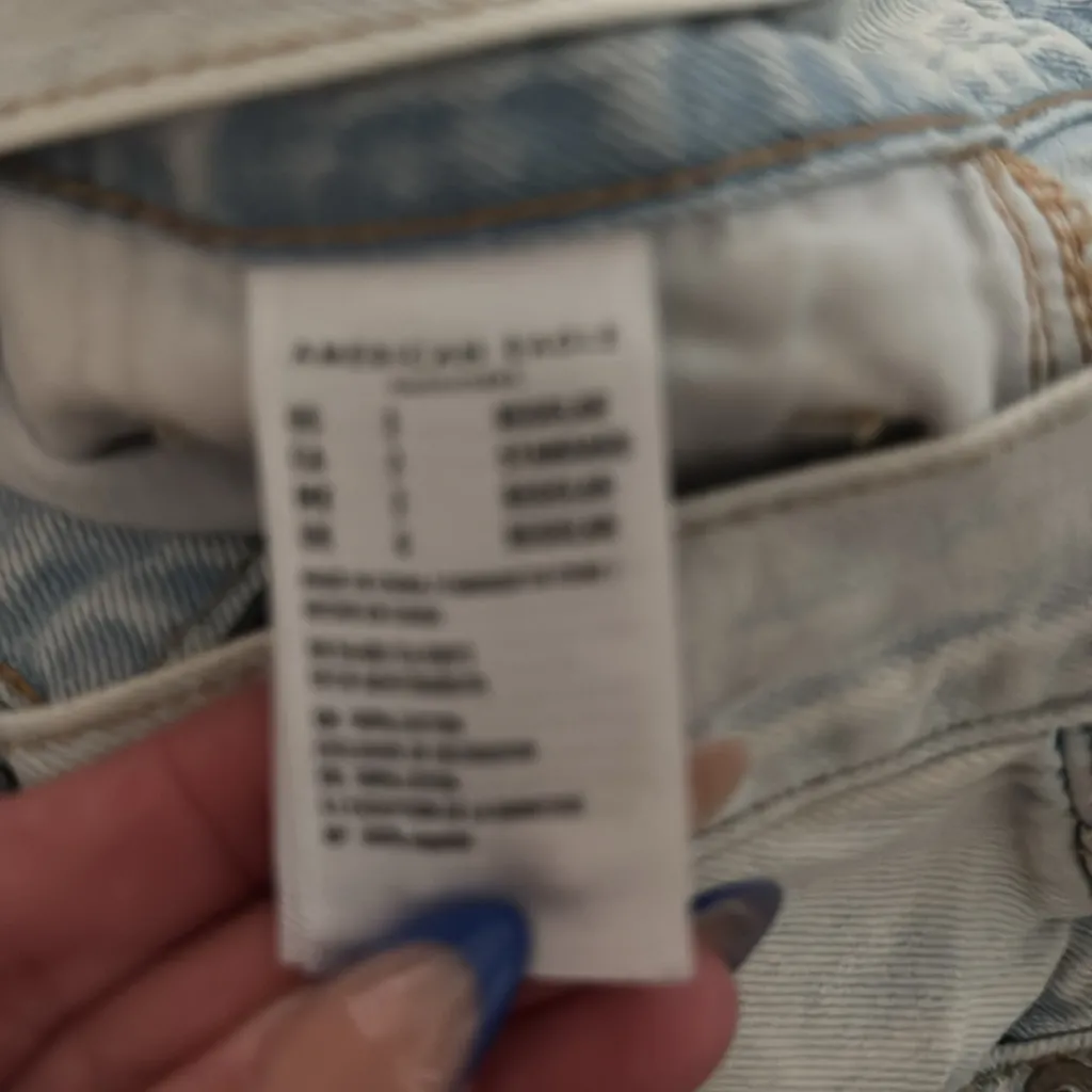 American Eagle Light Washed Raw Hem Straight Jeans Size 2 - Image 7